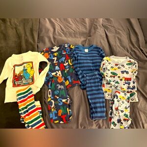 BUNDLE OF GENTLY USED HANNA ANDERSON PAJAMAS